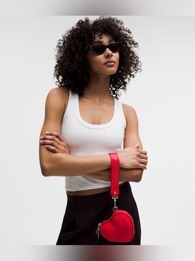 NWT LULULEMON HEART POUCH WRISTLET OXFORD RED